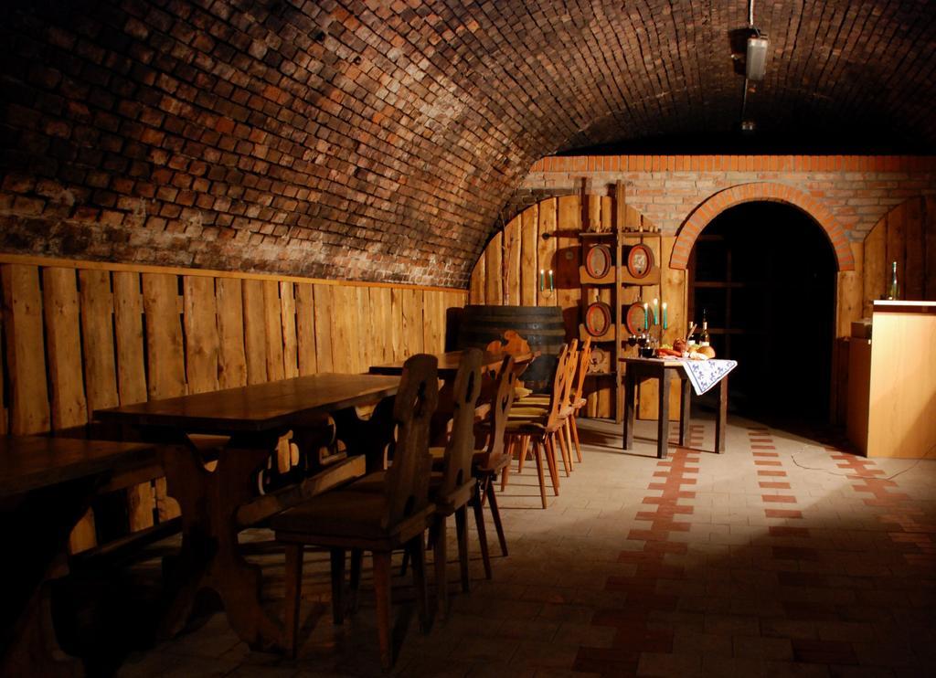 Penzion U Tomcalu Terezin  ภายนอก รูปภาพ